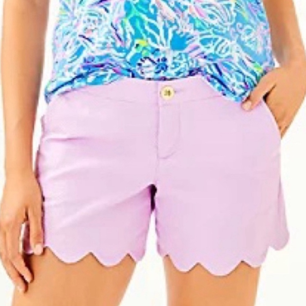 LIKE NEW Lilly Pulitzer Buttercup Stretch Short
Lilac Freesia Size 12
